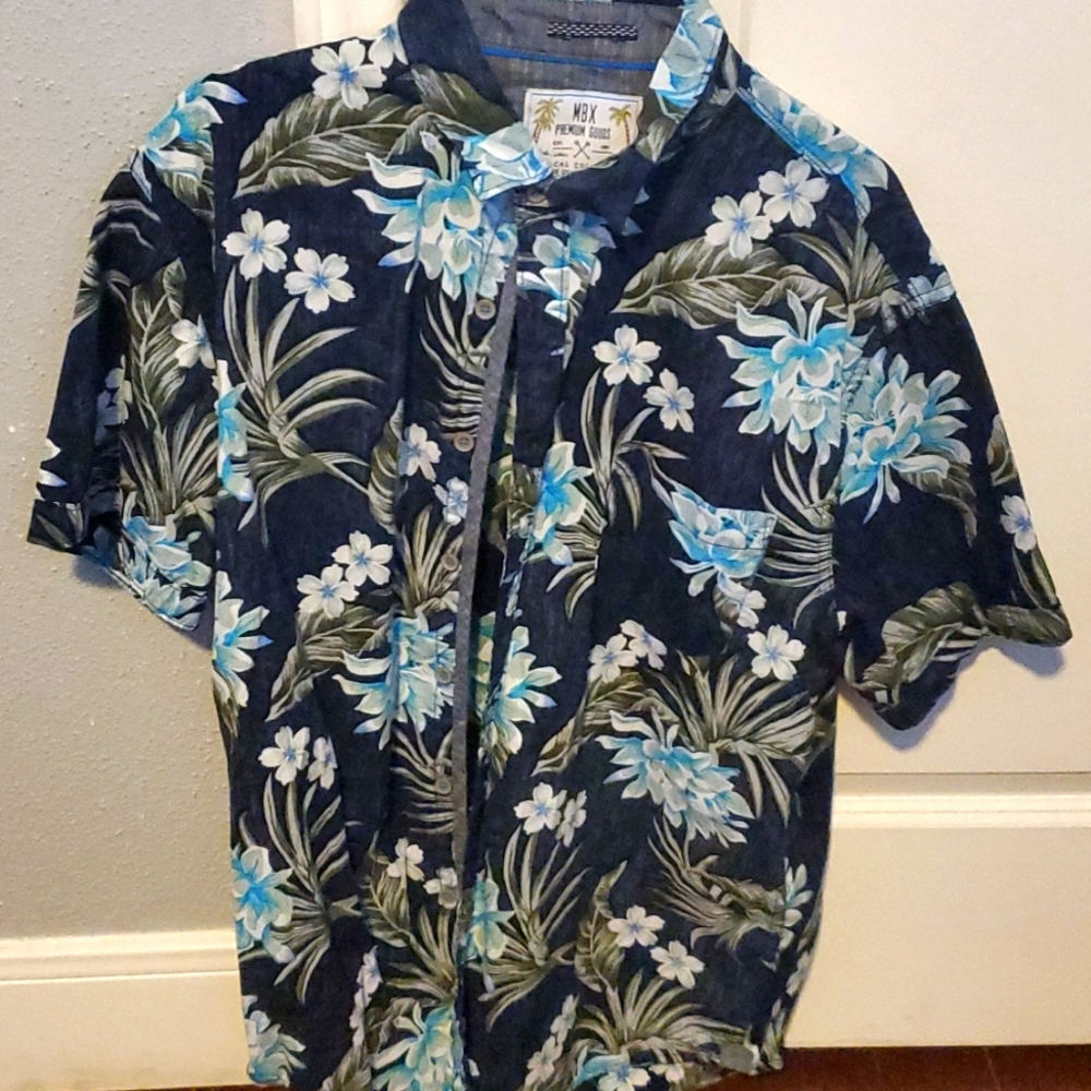 Large Buttoned up Hawaiian short sleeve